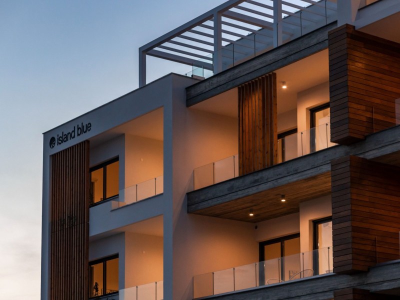 
Наша миссия
Предлагать продажу эксклюзивной, изысканной и роскошной недвижимости на Кипре, которая расположена в лучших местах в регионах Пафоса и Лимасола. Мы подобрали команду квалифицированных профессионалов, которые обладают знаниями, опытом, надежны по отношению к клиентам, знают, как удовлетворить Ваши требования к недвижимости, будь то покупка дома на Кипре или инвестиции для обеспечения будущего. Island Blue Cyprus предоставит Вам доступ к самым живописным объектам недвижимости на Кипре.
