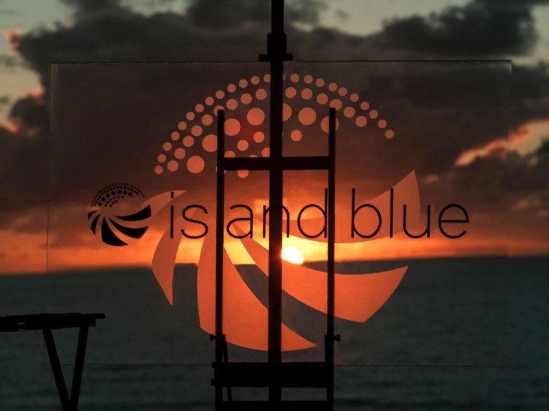 
Наша философия
Оригинальные формы искусства и дизайна являются мощным источником вдохновения в нашей повседневной жизни. Искусство пробуждает страсть и побуждает к действиям, вдохновляя нас создавать наследие в различных формах искусства, которые символически отображают то, что мы любим. Island Blue признает стремление к аутентичности в каждом человеке и обязуется не только строить дома; но и создавать шедевральные концепции стиля жизни, уникальные для каждого клиента. С высокой оценкой природного художественного великолепия нашего окружения, мы соединили элементы органической красоты и культуры Кипра в архитектуре и дизайне наших объектов.
